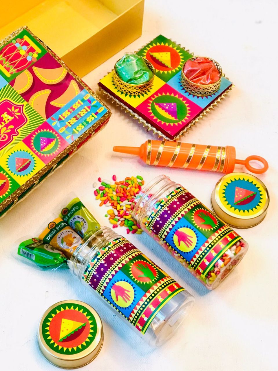 Hoja Rangeela Re Box Hamper