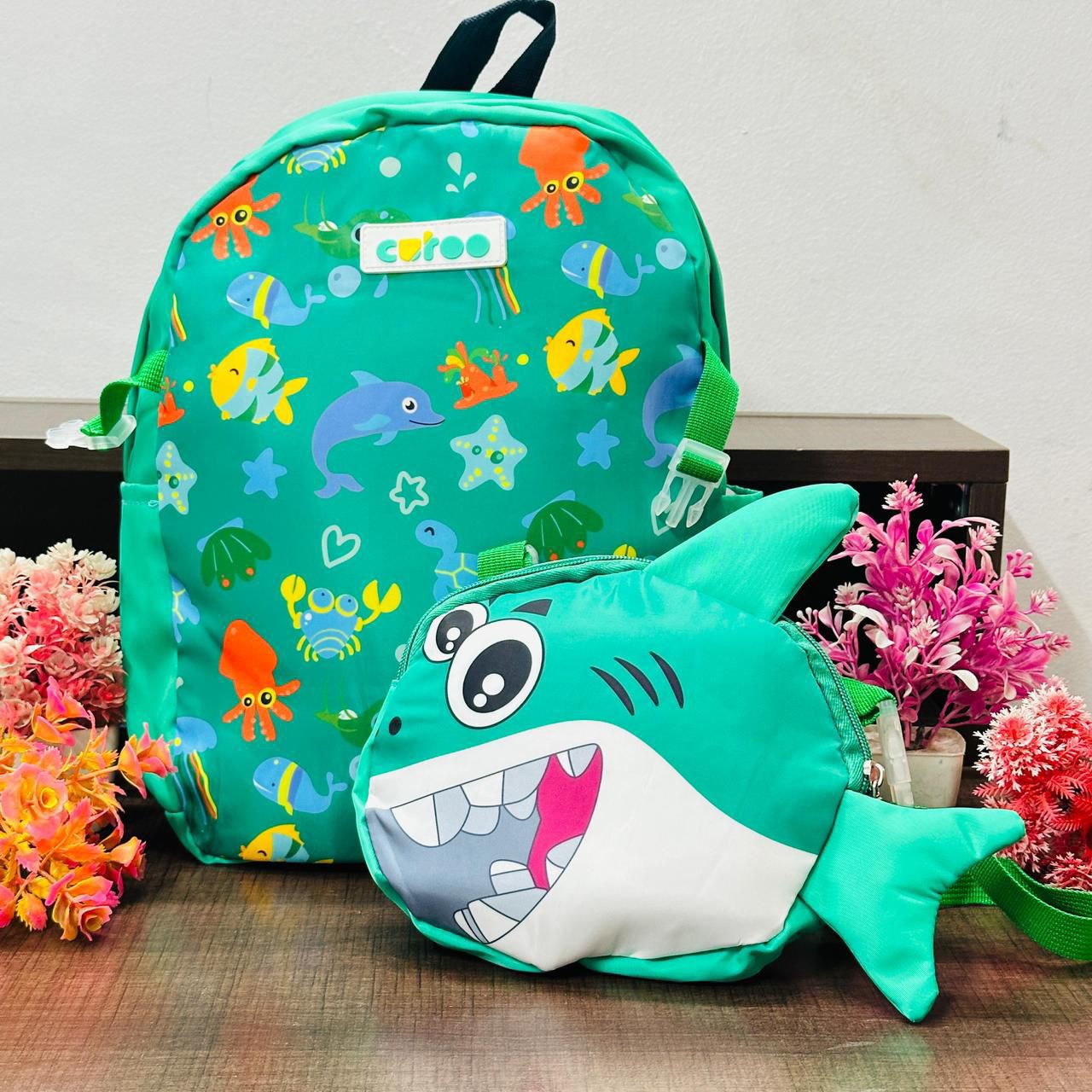 Cute picnic bag with detachable sling bag